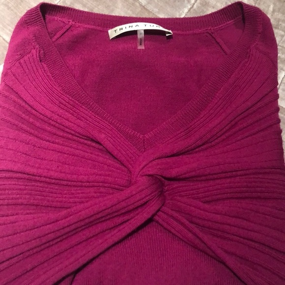 Trina TURK 100% Merino Wool Twist V-Neck Sweater - Picture 9 of 13